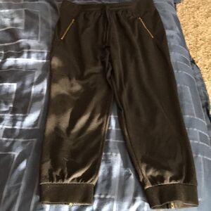 Cute black Capri pants